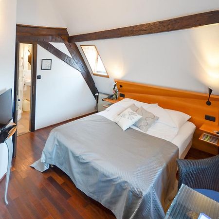 Restaurant & ****Hotel Hoeerhof Idstein Pokoj fotografie