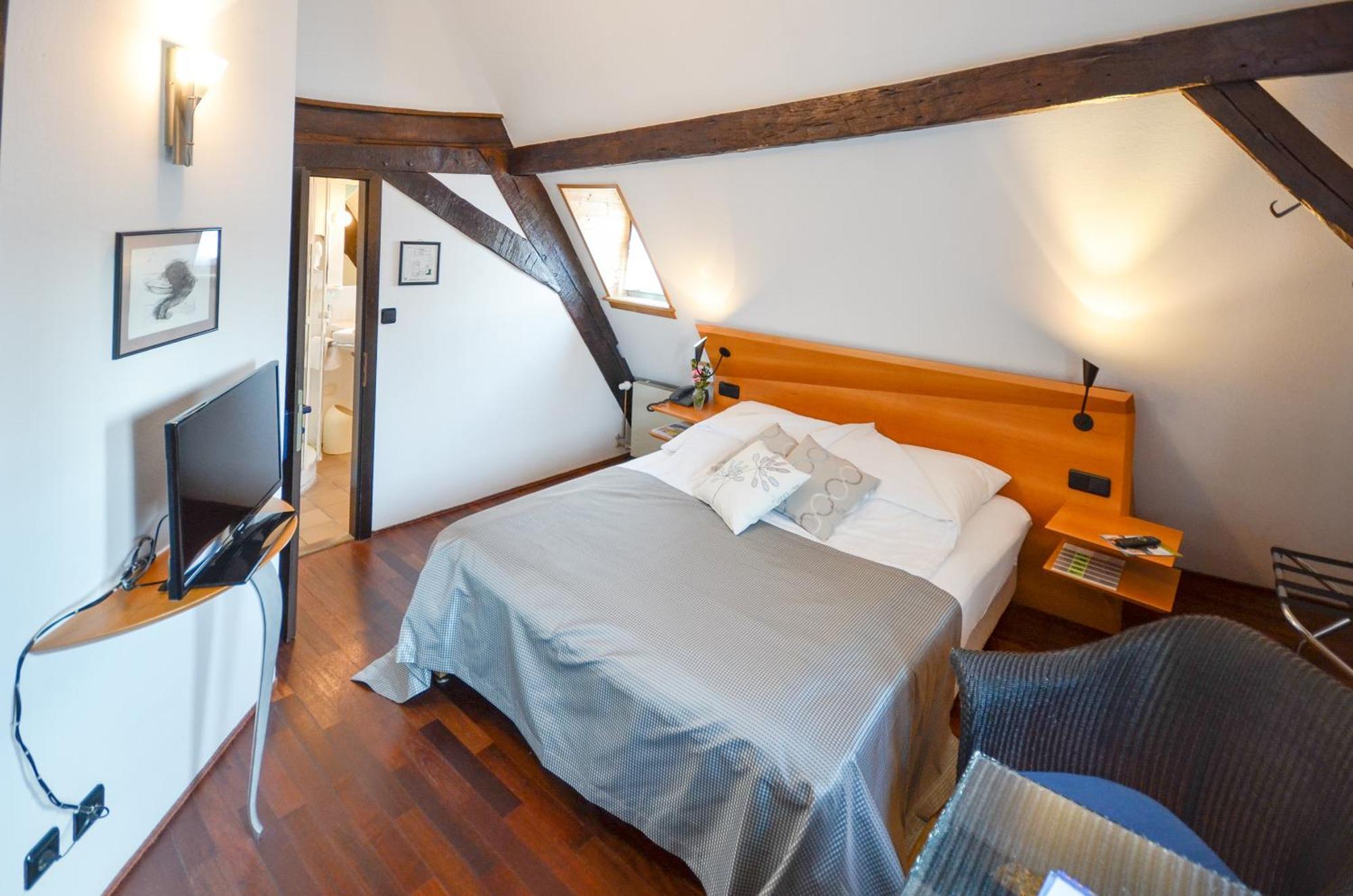Restaurant & ****Hotel Hoeerhof Idstein Pokoj fotografie